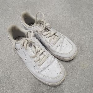 NIKE Forge 1 white Kids Sneakers 2Y